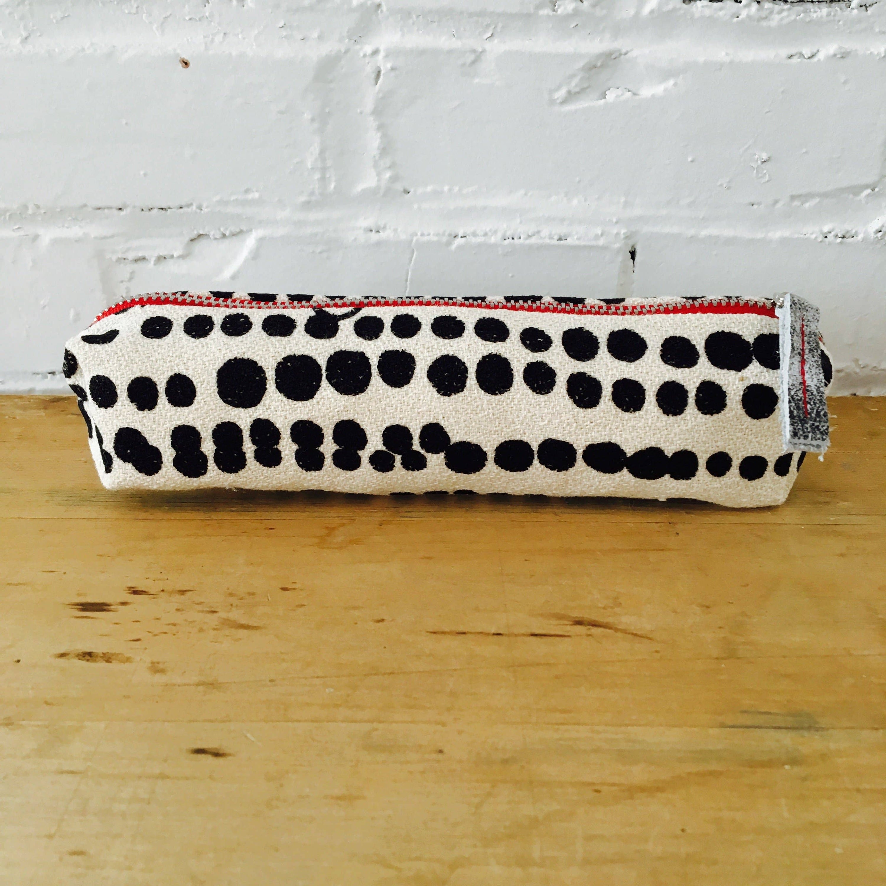 Black Hilary Round Pencil Zipper Bag
