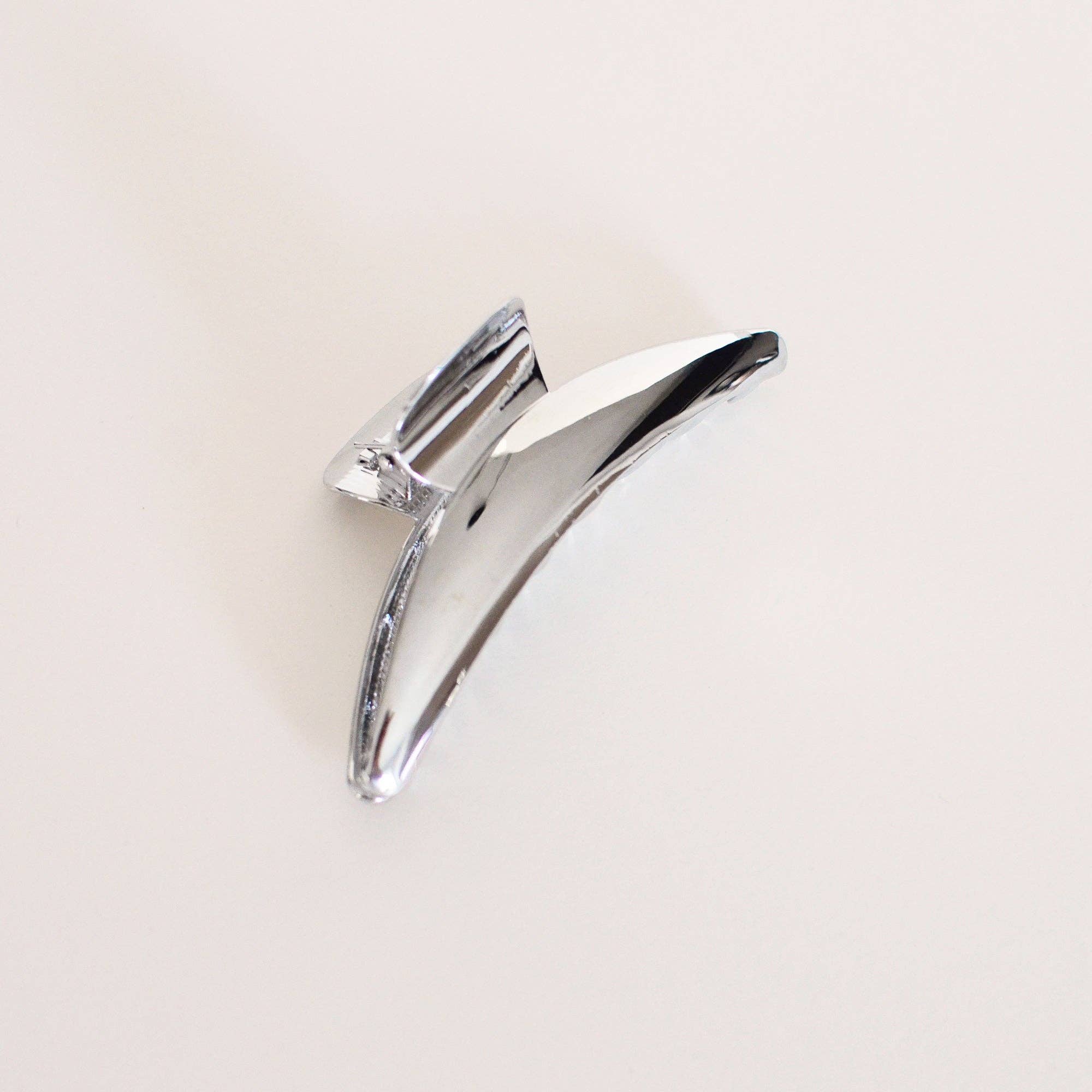 Luna Arc Metal Hair Claw Clip – Silver