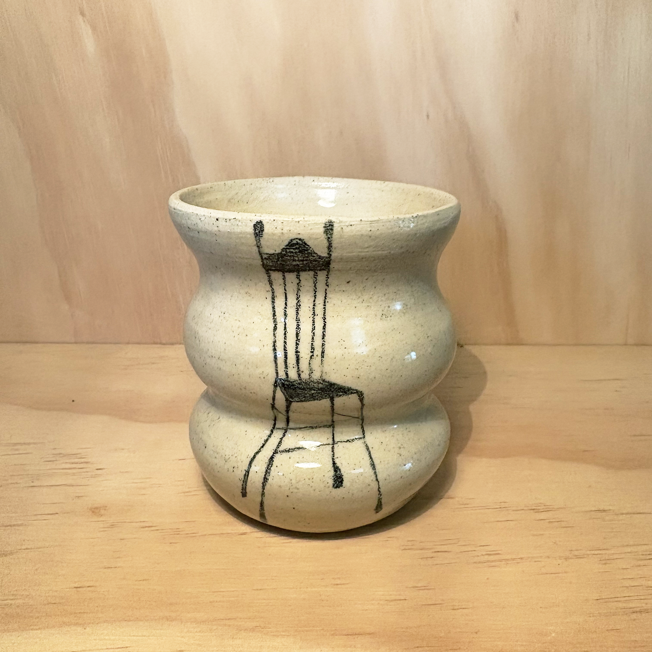 curvy chair cup small